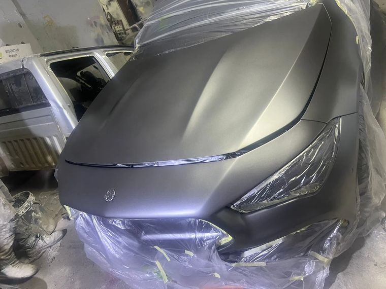 The same Mercedes with the bonnet and front in matte primer